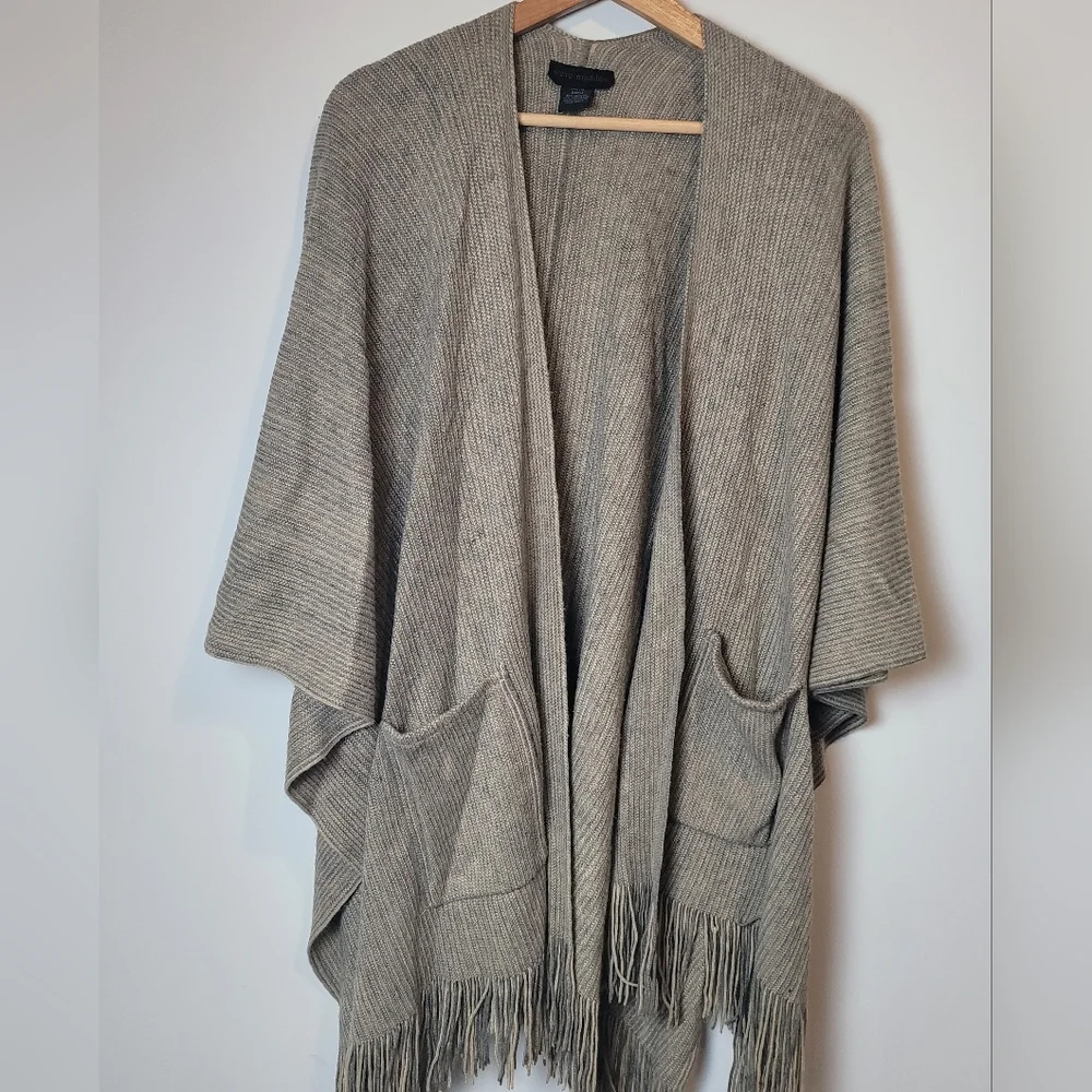 Steve Madden Gray Brown Shawl One Size Fits Most Fringed Hem Pockets